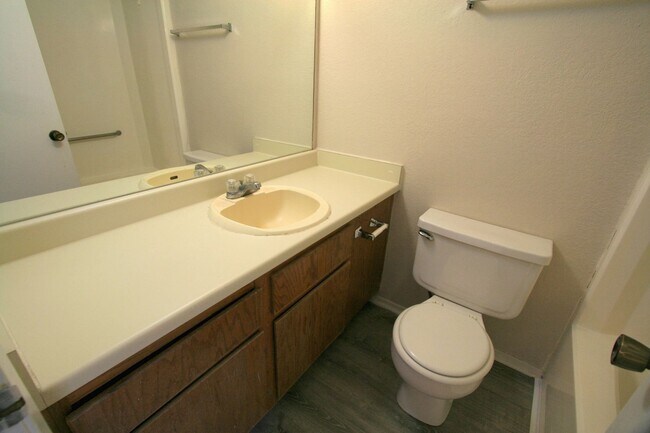 Building Photo - 1102 Spring Loop