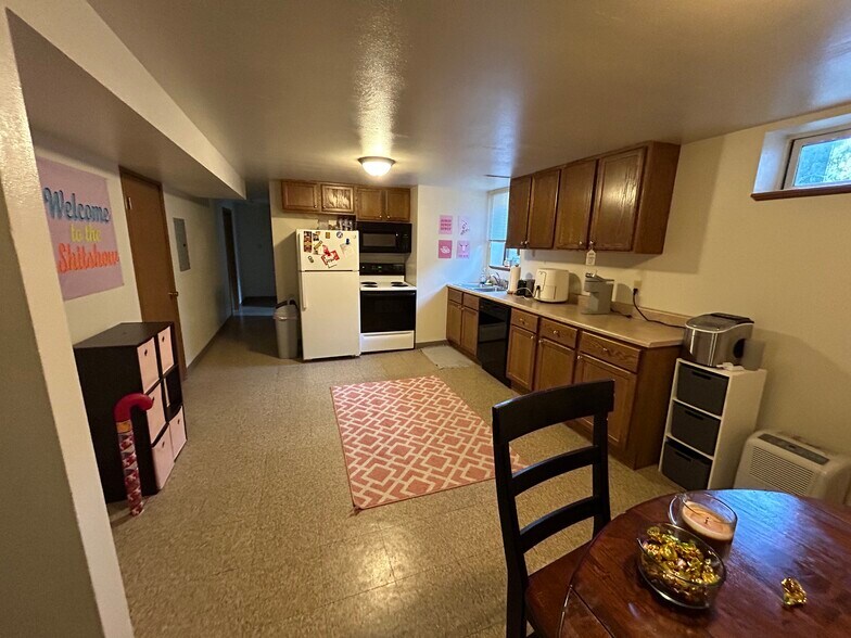 Building Photo - 1421 Starbeck Cir
