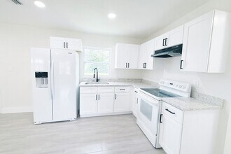 Building Photo - 579/581 WOOD AVE