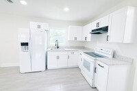 Building Photo - 579/581 WOOD AVE