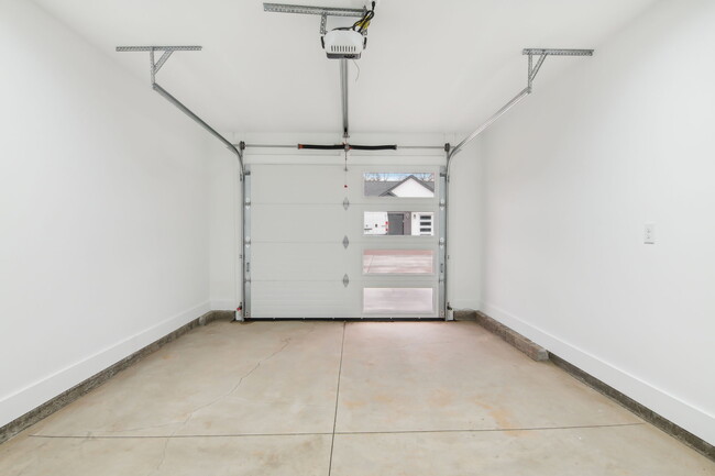 Building Photo - 4029 Cedar Fls Ln