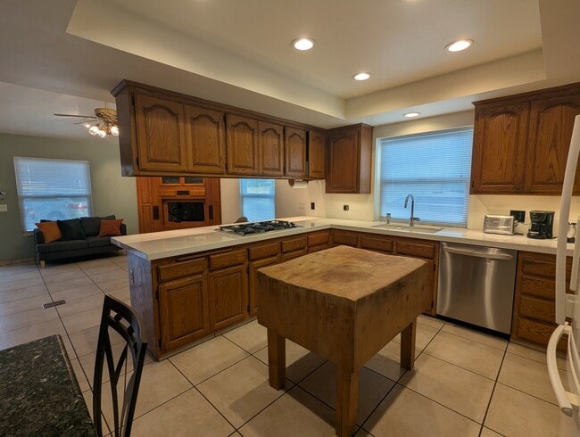 Building Photo - 9041 Emperor Ave