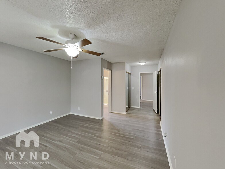 Building Photo - 1567 S Christy Ln