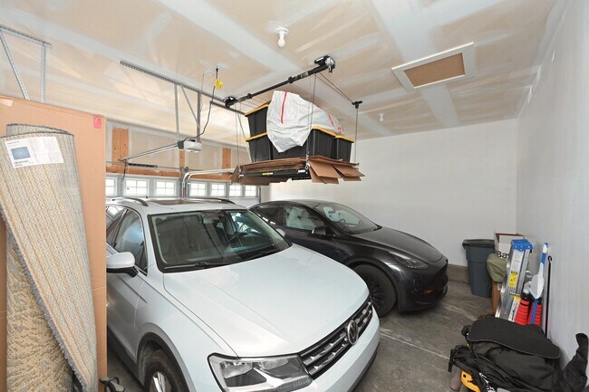 Building Photo - 449 Golden Mdw Ln