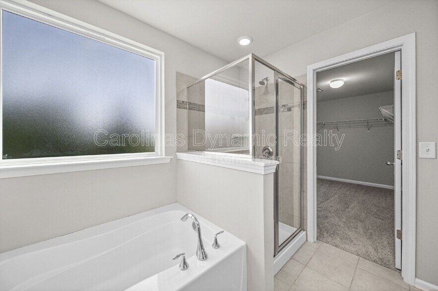 Building Photo - 15108 Evergreen House Dr