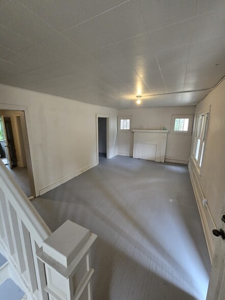 Building Photo - 1925 Foster Ave