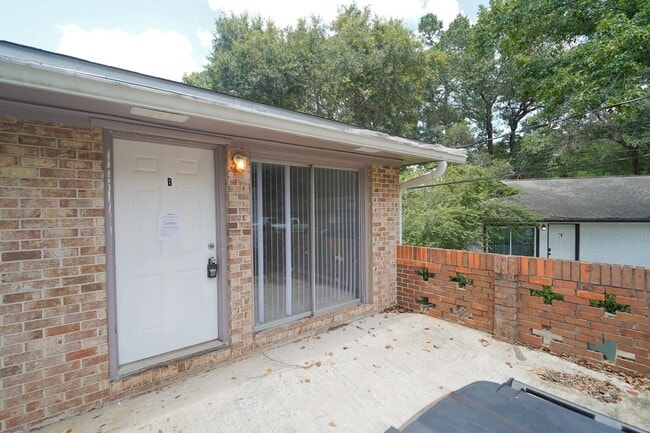 Building Photo - 2304 Hartsfield Ct