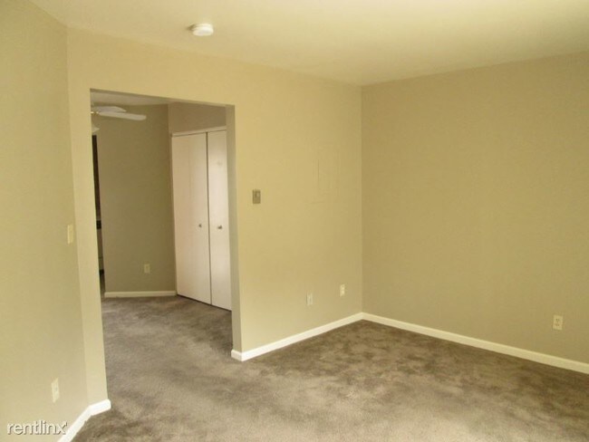 Building Photo - 2 br, 1.5 bath Townhome - 957 Orchard Dr
