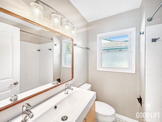 Building Photo - Great 3B/2BA House in Allied Gardens with a Pool!