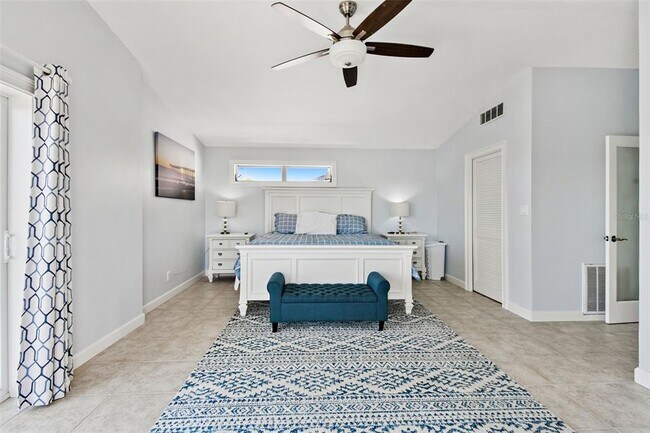 Building Photo - 2822 W Vina Del Mar Blvd