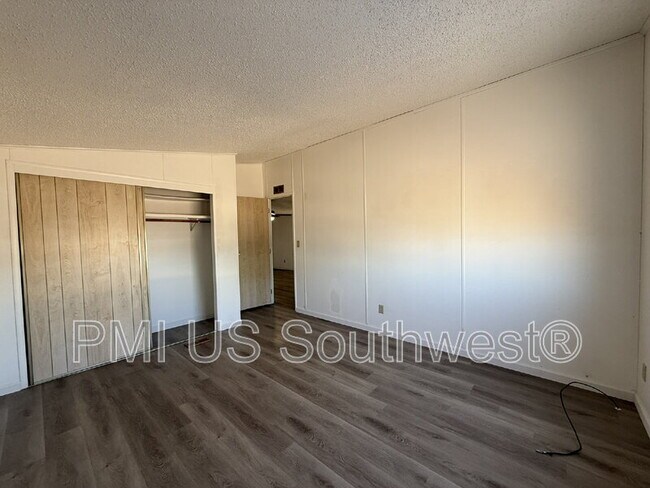 Building Photo - 4453 Calle del Media