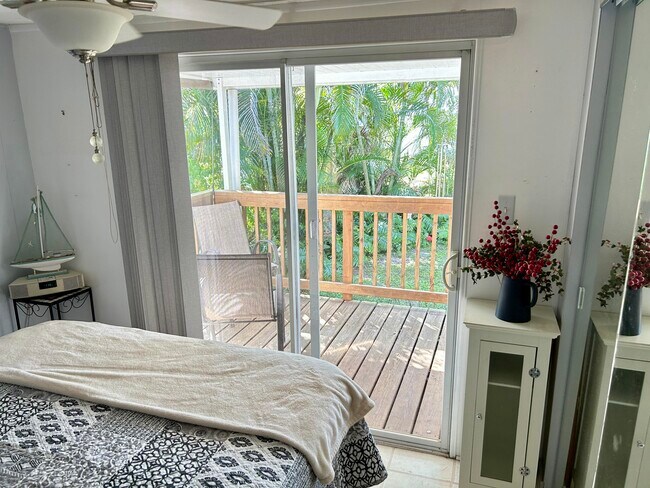 Building Photo - 425 Bougainvilla Dr