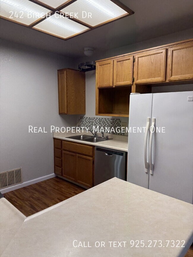 Building Photo - 242 Birch Creek Dr