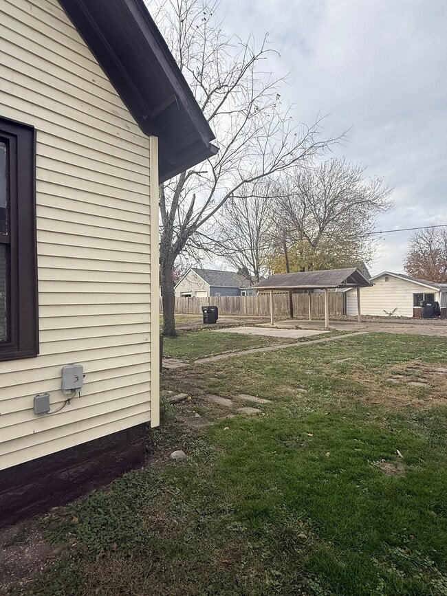 Building Photo - 517 Echo Ave