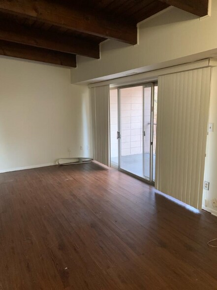 Building Photo - 5501 Karen Elaine Dr