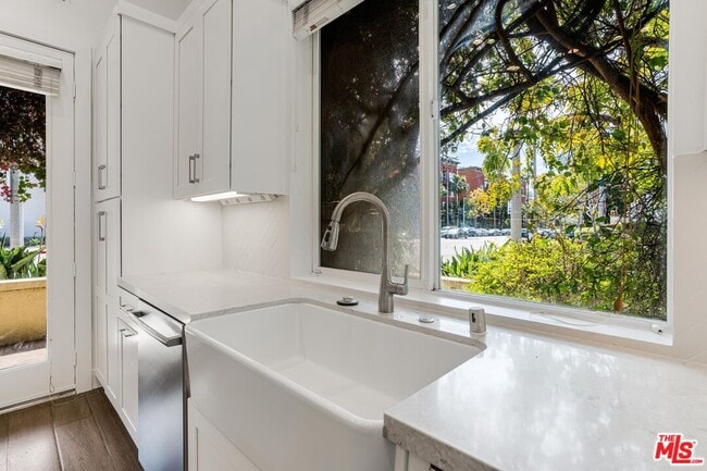 Building Photo - 5744 S Celedon Creek