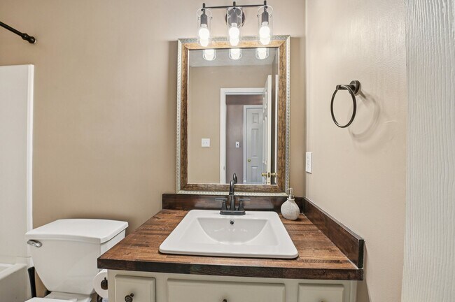 Building Photo - 2932 Chillingworth Dr