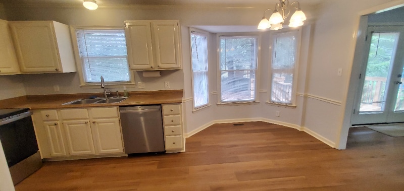 Building Photo - 7325 N Thorncliff Pl