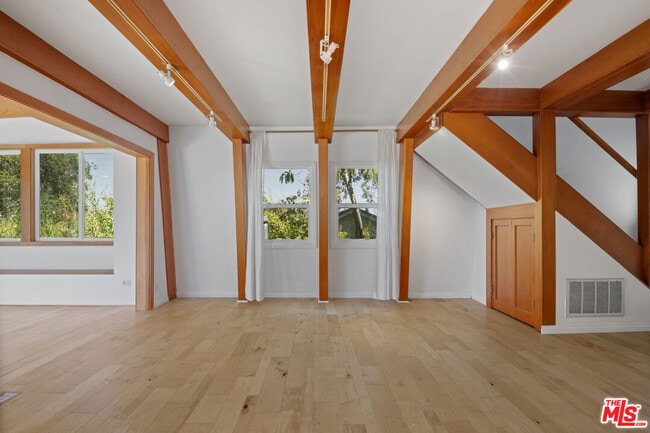 Building Photo - 1212 Fernwood Pacific Dr