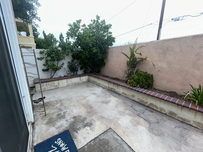 Building Photo - Spacious 2-Story Home in Prime Location