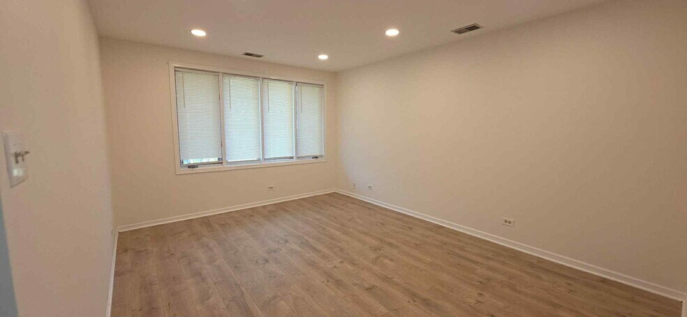 Building Photo - 445 W 37th St