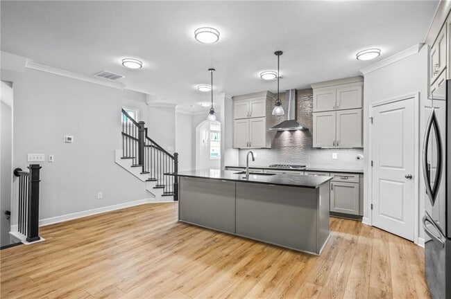 Building Photo - 421 Retreat Ln