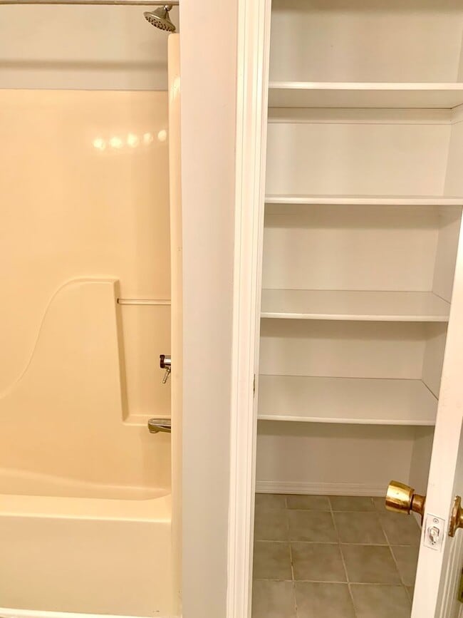 Building Photo - NEWLY Renovated 3 BED/2 BA Home!