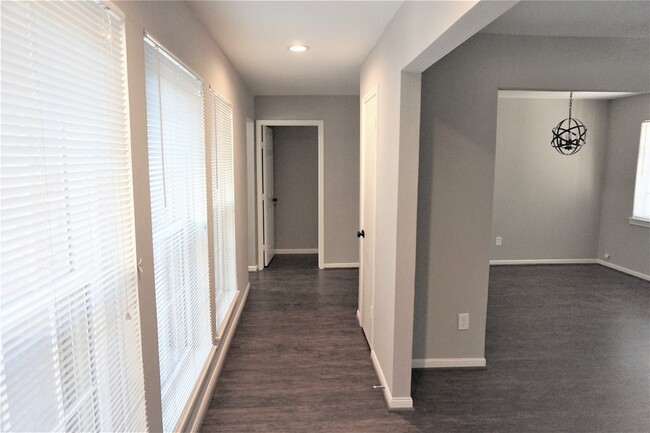 Building Photo - 2727 Tinechester Dr