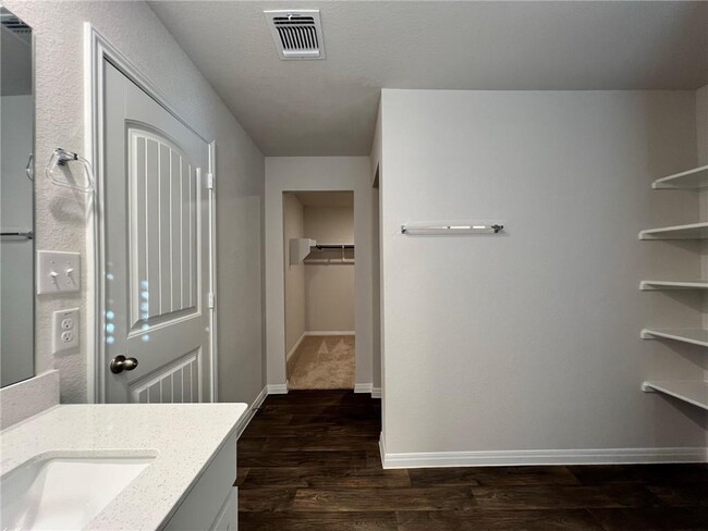 Building Photo - 20000 Price Daniel Dr