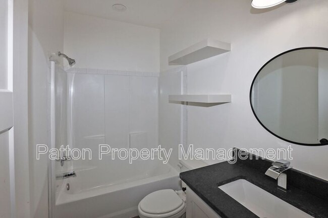 Building Photo - 13771 Periwinkle Dr
