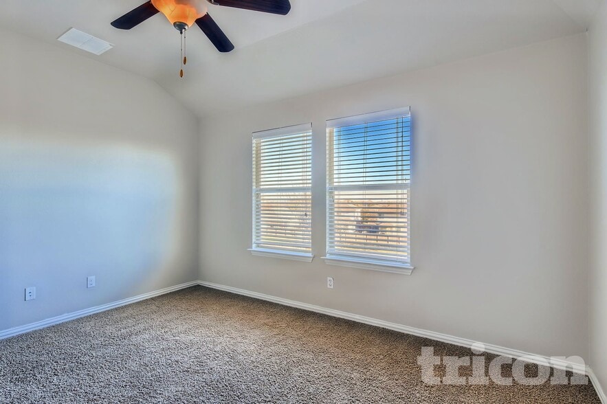 Building Photo - 1913 Colony Glen Ln