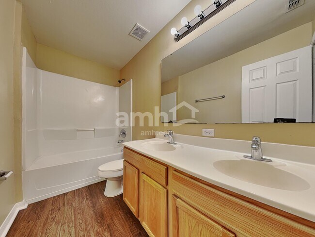 Building Photo - 16452 Corner Lake Dr