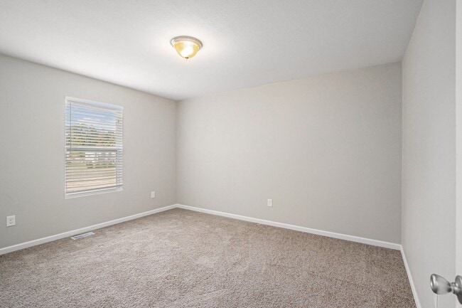 Building Photo - Newer 4 Bedroom for Lease