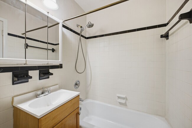 Building Photo - The Greenbrier Apartments