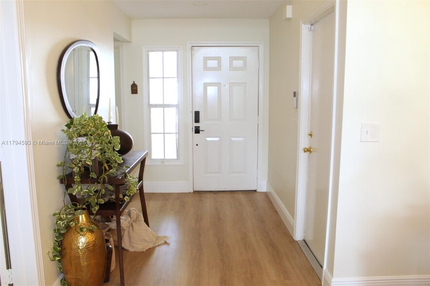 Building Photo - 2223 Soundings Ct