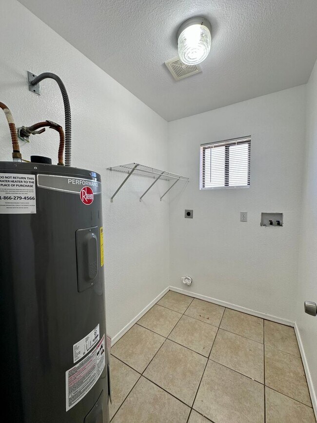 Building Photo - 6527 Nielsen Way