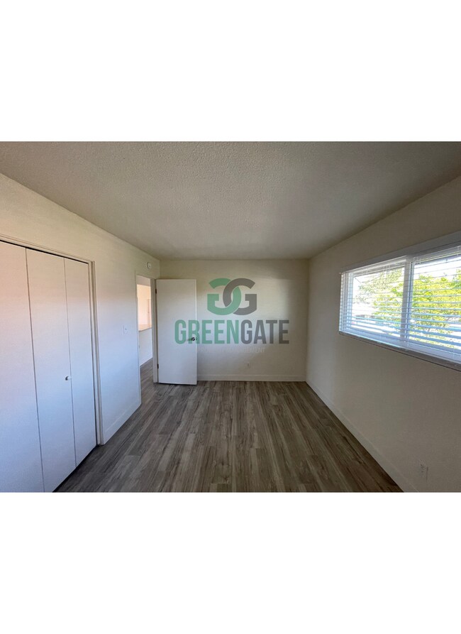 Building Photo - 325 W H St