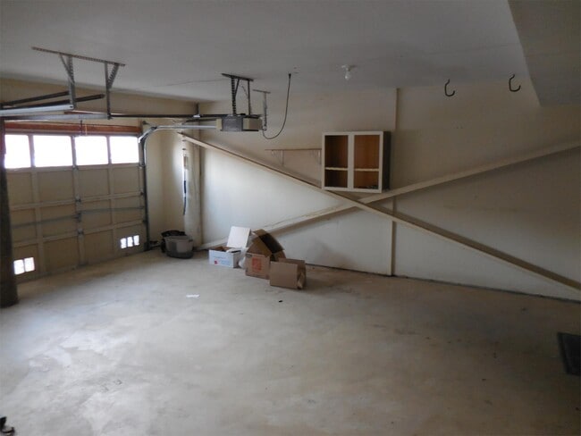 Building Photo - 201A Seneca Way