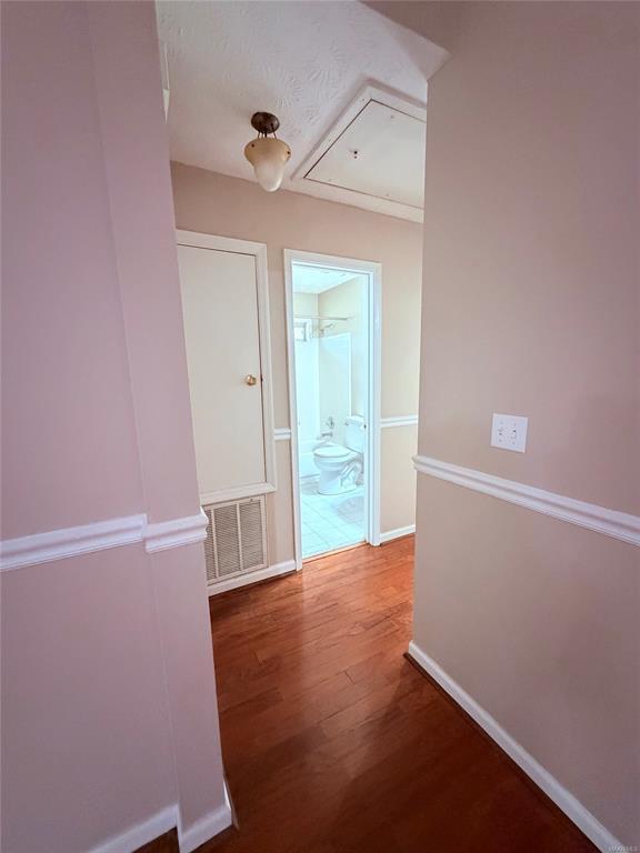 Building Photo - 11 Twin Oaks Ln