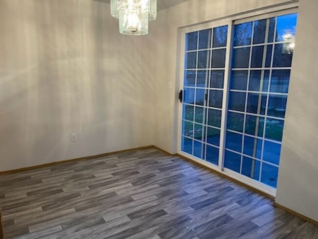 Building Photo - 3 bdrm, 2.5 bath, 2 car garage  (1 attached, 1 detached), Fenced yard, Minutes to Mall and I-5