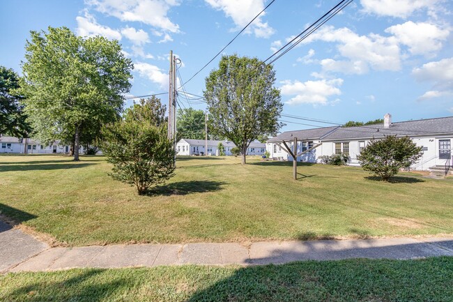 Building Photo - Brookwood Garden Condo