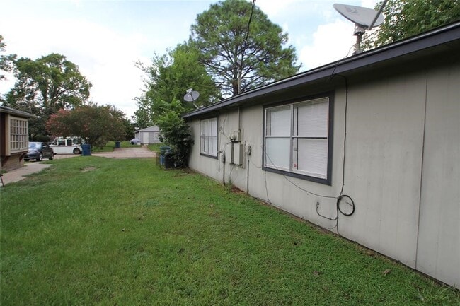 Building Photo - 5422 Farley Dr