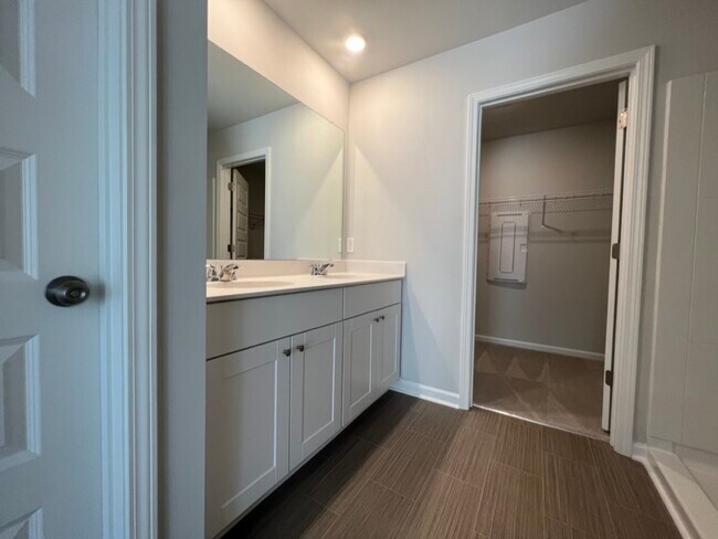 Building Photo - 717 Pine Warbler Ln
