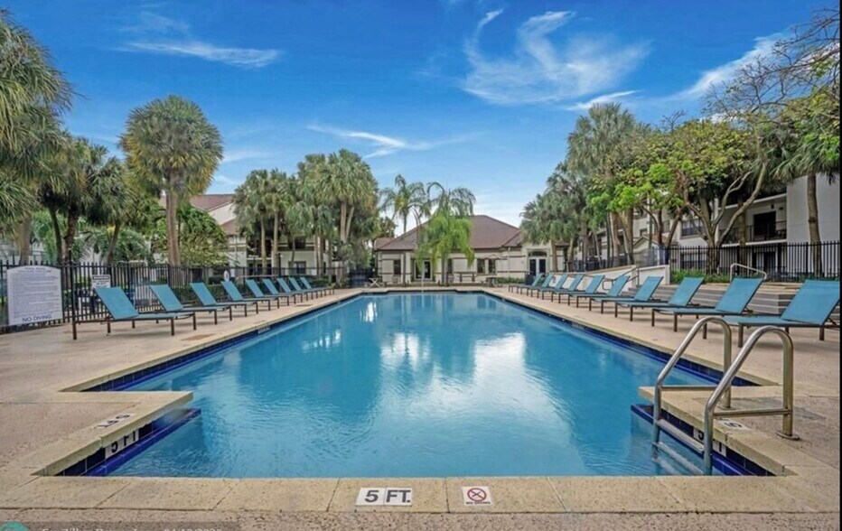 Pool - 610 S Park Rd