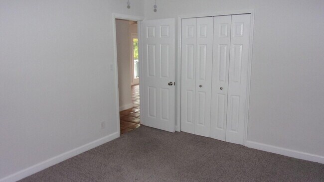 Building Photo - 195 SE Serenata Ct