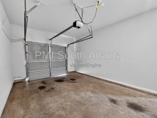 Building Photo - 4925 Lower Elm St