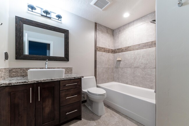 Building Photo - 646 S 150 E