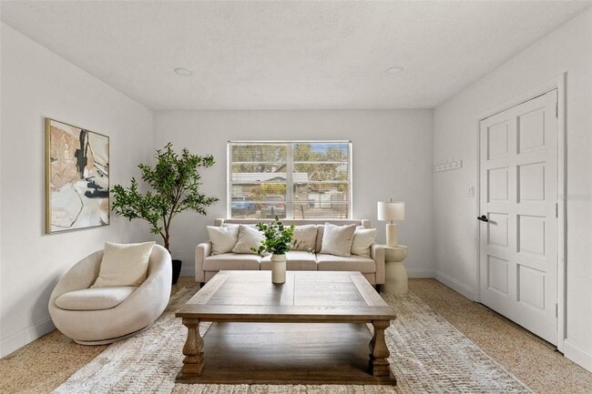 Building Photo - 314 W Alva St