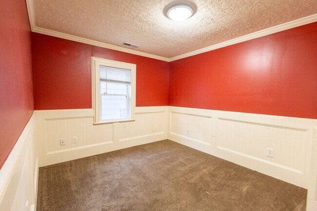 Building Photo - Cozy 3 BR/2 BA Single-Family Home in Halet...