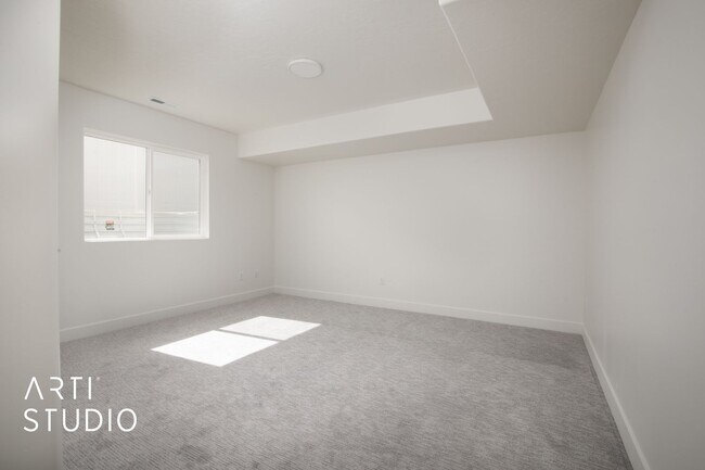 Building Photo - Orem Basement Apartment